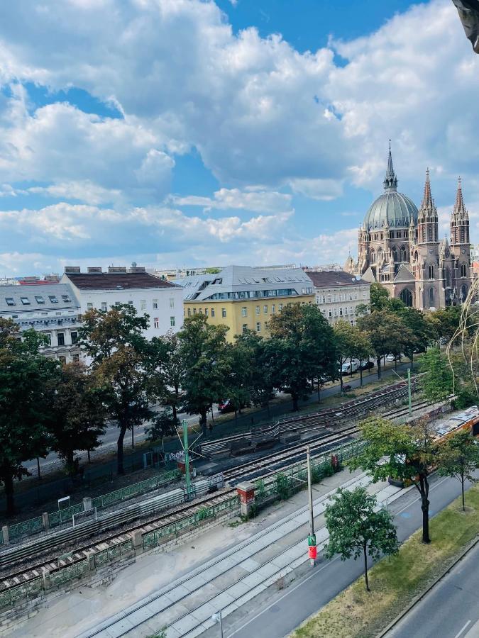 Room In City Center Near U6,U3 And Westbahnhof Wenen Buitenkant foto